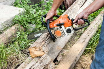Cutting wood with a motor tester