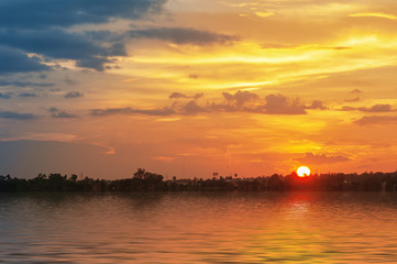 Naklejka premium kolorowe niebo o zachodzie słońca