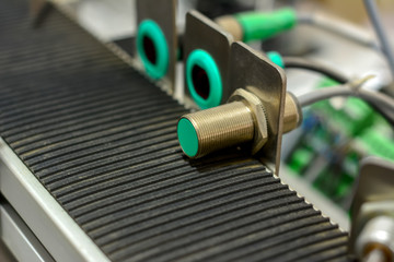 Inductive proximity sensor or proximity switch installed on the machine