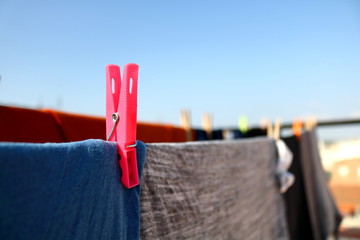 Resultado de imagen para ropa colgada en un patio