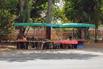 Obraz premium Street trade in fruit. Ermitage-Les-Bains, Reunion