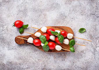Caprese skewers with mozzarella, tomatoes and basil