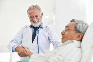 Obraz premium Senior male Doctor is talking with Asian male patient.