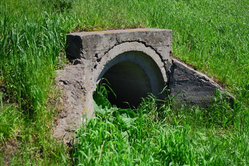 the tunnel of the dry Creek