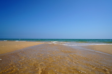 Obraz premium Lonely Atlantic beach in spring in Portugal with light swell 