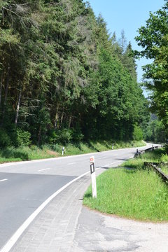 kurvige Eifelstraße bei Herschbroich