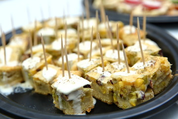 Sweet cisto stuffed on a toothpick so on one bite that it was convenient and fast without cutlery to eat.
