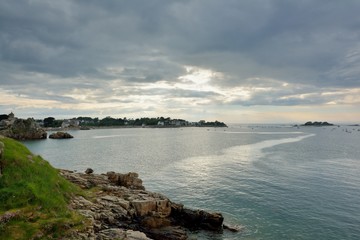 Fototapeta na wymiar La baie de Port-Blanc à Penvénan en Bretagne
