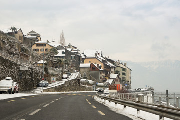 Fototapeta na wymiar A village in the snow along the road.