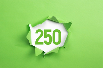 gruene Nummer 250 auf gruenem Papier