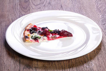Fruit vegetarin pizza
