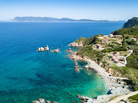Blick auf die Bucht von Mourtias im S&uuml;d Pilion mit der Insel Skiathos im Hintergrund, Griechenland