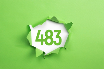 gruene Nummer 483 auf gruenem Papier