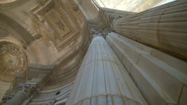 Pan: Magnificent Columns of Cadiz Cathedral