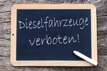 Fototapeta premium Dieselfahrzeuge verboten! Schrift auf einer Tafel