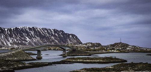 Mosty łączą wyspy Lofotów