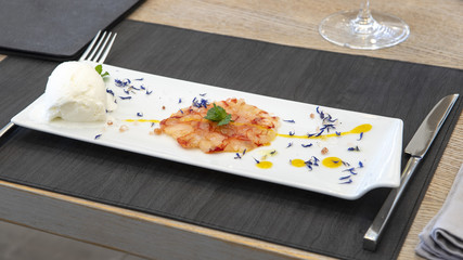 seafood, food, shrimp, uncooked, raw, sea, healthy, shellfish, prawn, table, mediterranean, lemon, cuisine, crustacean, fish, marine, mollusk