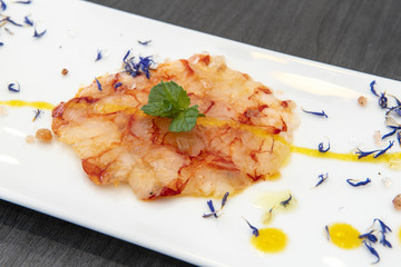 seafood, food, shrimp, uncooked, raw, sea, healthy, shellfish, prawn, table, mediterranean, lemon, cuisine, crustacean, fish, marine, mollusk