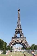 Fototapeta na wymiar Eiffel tower (Paris, France)