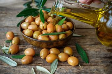 Zeytinyağı ve zeytin