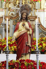 Fototapeta na wymiar Statue of the Sacred Heart of Jesus