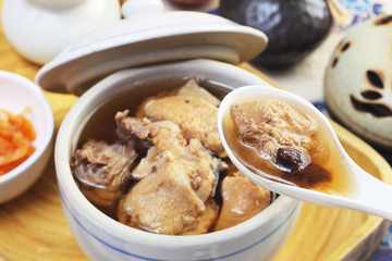  Black garlic chicken soup on the table 