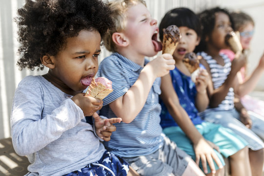 Kids eating ice cream in the summer