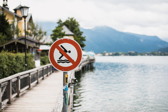 No Diving sign on the lake