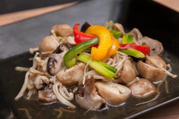 Fried mushroom in oyster sauce