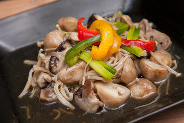 Fried mushroom in oyster sauce