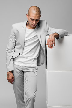 Man in grey suit - minimal fashion