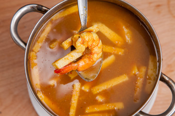 Yellow curry shrimp and the coconut - Thai food (Kaeng Luang)