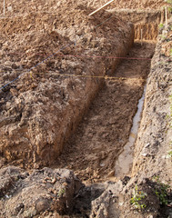 angle of the trench dug by hand under the Foundation or for laying drainage and lines drawn from a rope for evenness