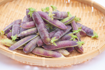 紫色のさやの豆