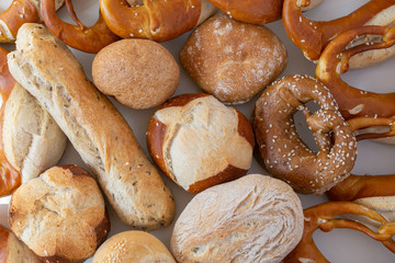 Backwaren. Baguette, Brötchen, Brezeln