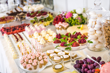 Catering, bufet, ciastka i słodycze