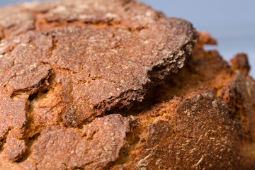 Detailaufnahme einer knusprigen Brotkruste