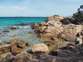 Fototapeta na wymiar Spiagge di Capriccioli – Bucht und Strand an der Costa Smeralda auf der Insel Sardinien in Italien 