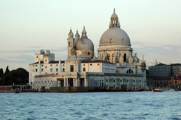 Fototapeta na wymiar Santa Maria della Salute, Kirche am Canale Grande, Ansicht von der Lagune, Venedig, Venetien, Italien, Europa