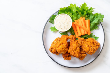 fried spicy chicken wings