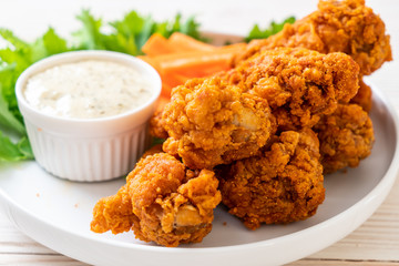 fried spicy chicken wings