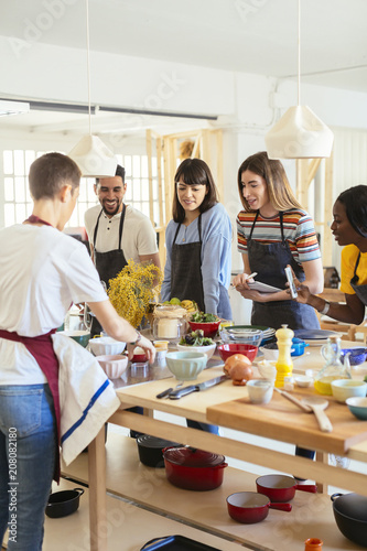 Friends In A Cooking Workshop Watching Instructor Stockfotos Und