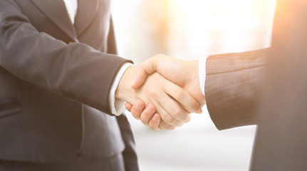 Fototapeta na wymiar Handshake businessmen in the office