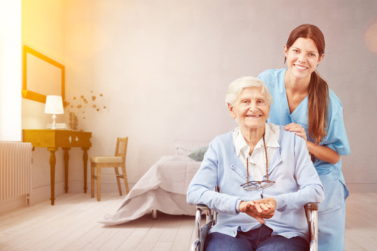 Seniorin mit Altenpflegerin als Pflegedienst Konzept