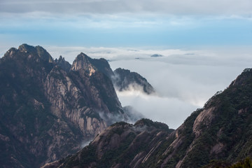 Fototapeta na wymiar Landmarks of Yellow Mountain or Huangshan mountain Cloud Sea Scenery , East China, Anhui Province.