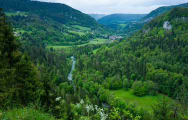 Fototapeta na wymiar Der Fluss Doubs in Frankreich