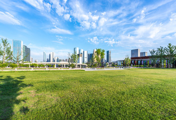Fototapeta na wymiar modern office building with green lawn in park