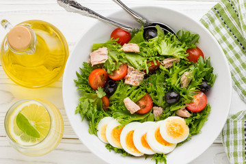 Salad with tuna, egg, cherry tomatoes, olives, oil