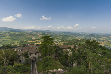 Fototapeta na wymiar Vallata della Repubblica di San Marino dal monte Titano