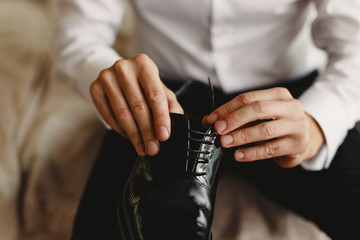 Men's shoes to dress by choosing the day of the wedding